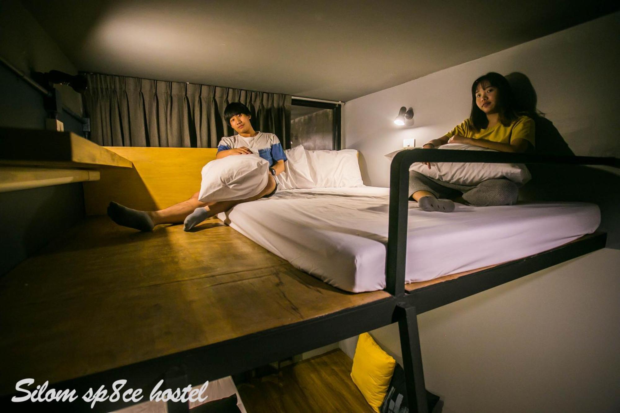 Silom Space Hostel Bangkok Luaran gambar