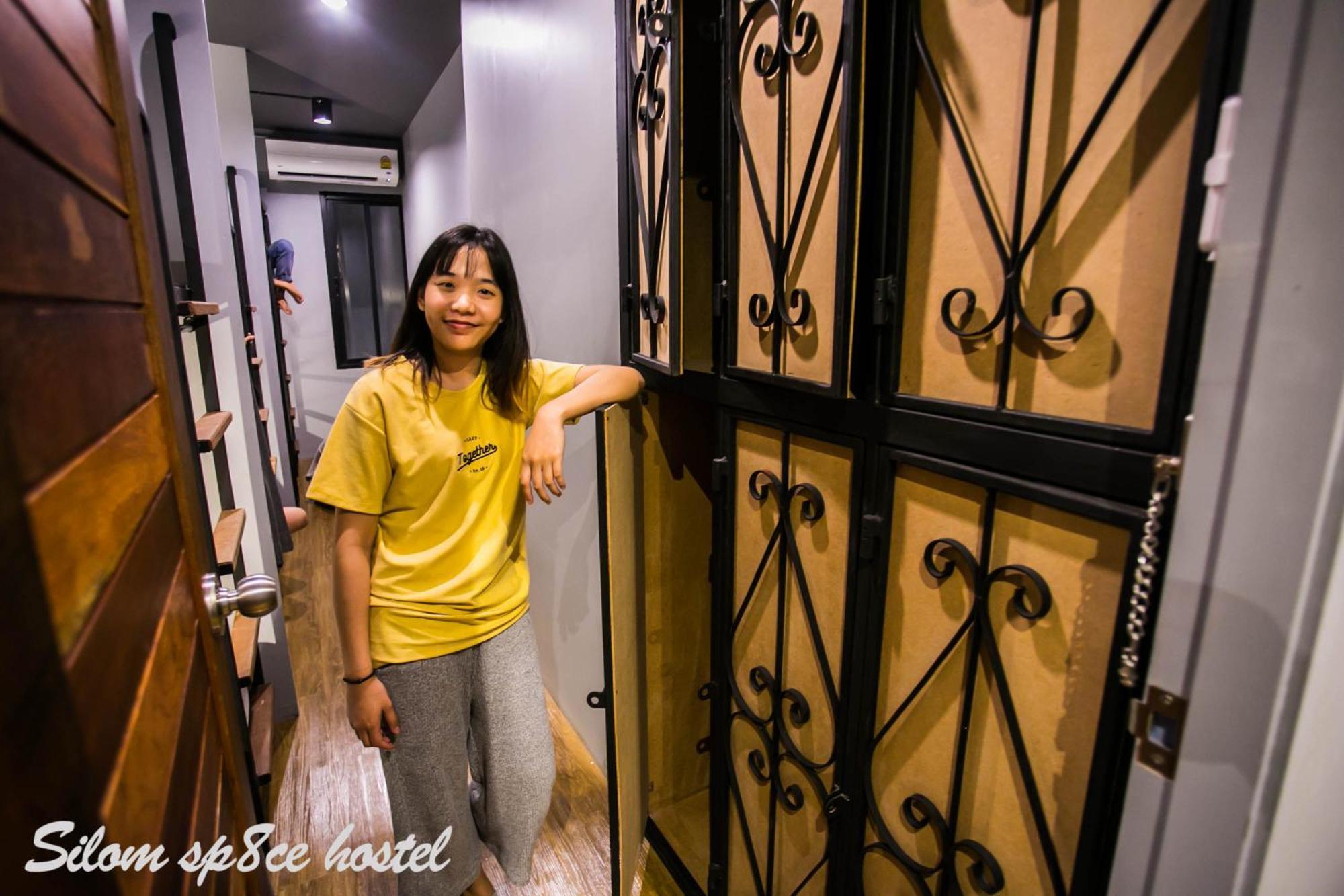 Silom Space Hostel Bangkok Luaran gambar