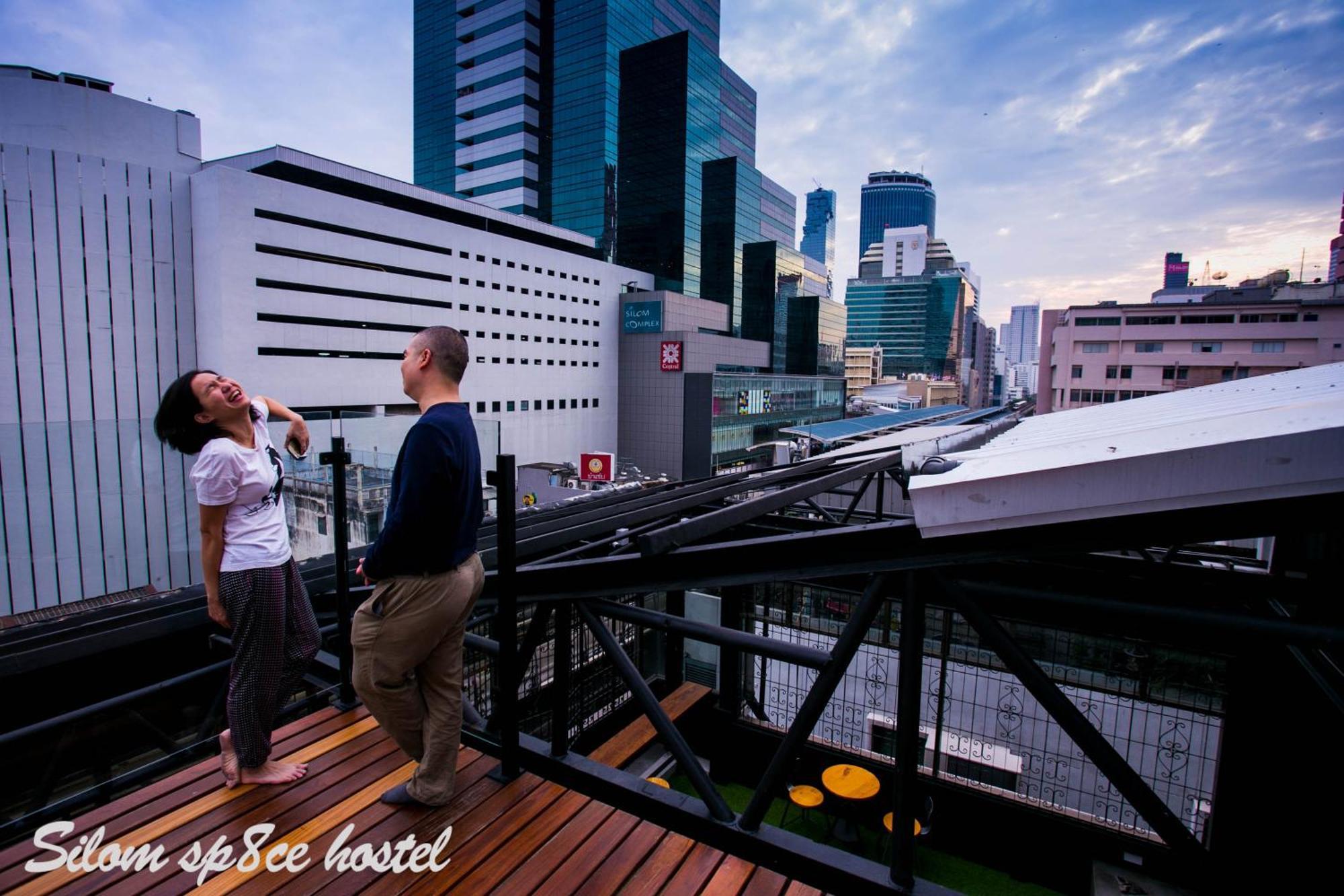 Silom Space Hostel Bangkok Luaran gambar