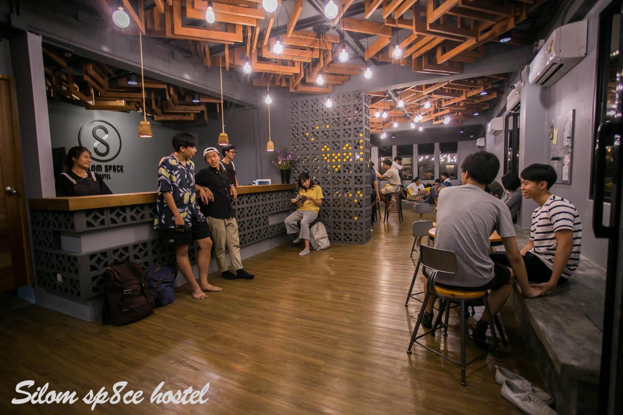 Silom Space Hostel Bangkok Luaran gambar