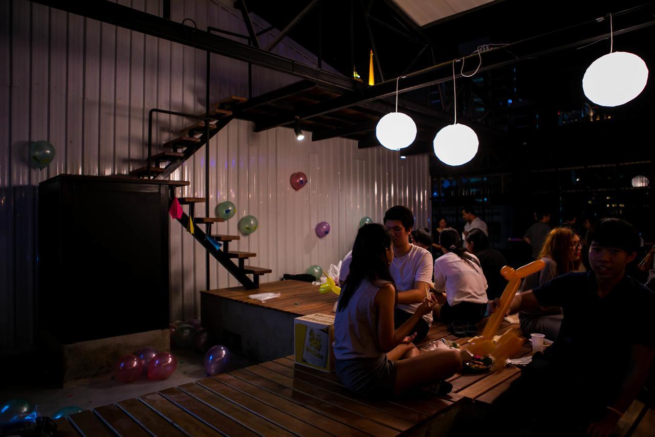 Silom Space Hostel Bangkok Luaran gambar