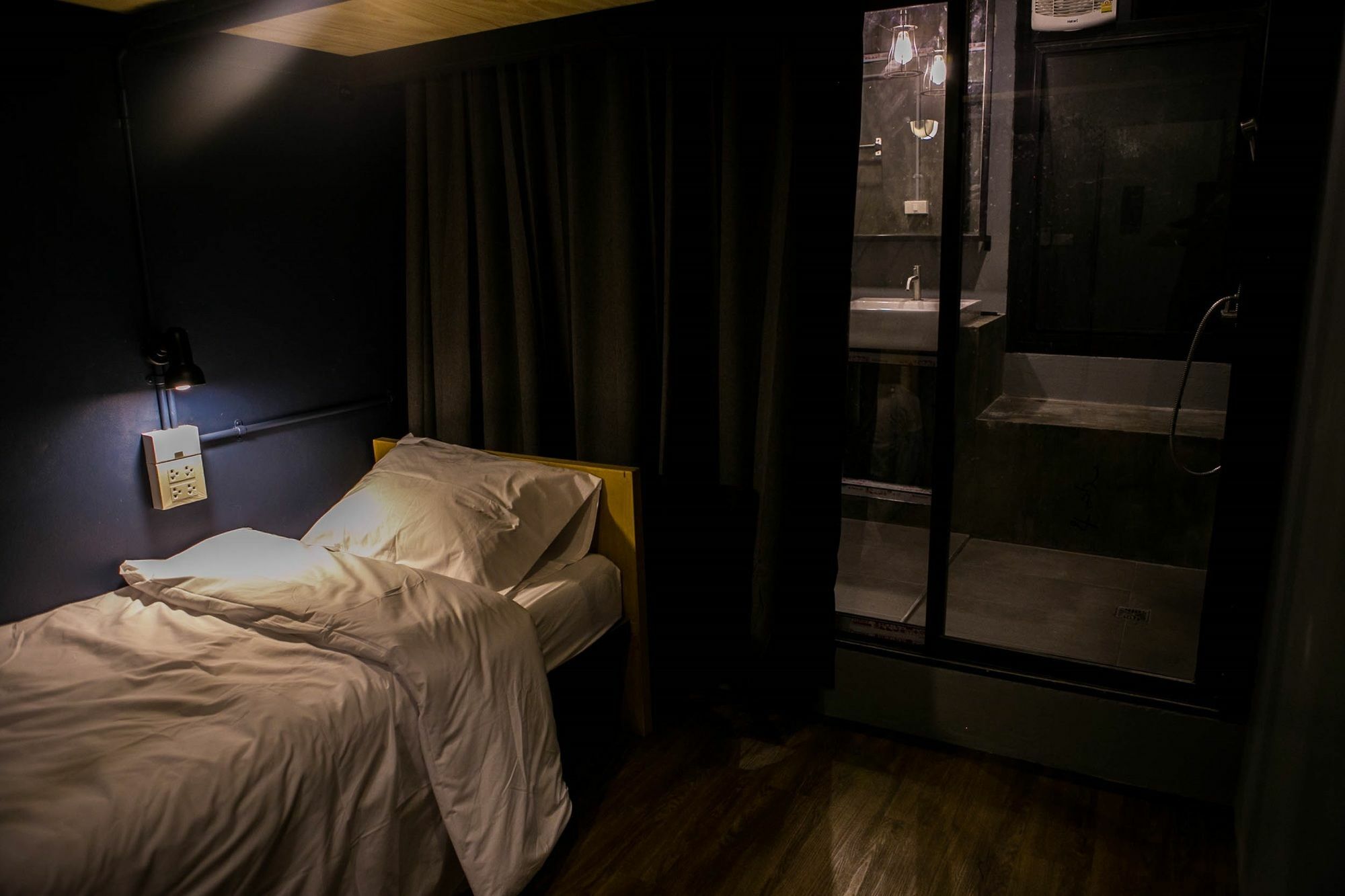 Silom Space Hostel Bangkok Luaran gambar