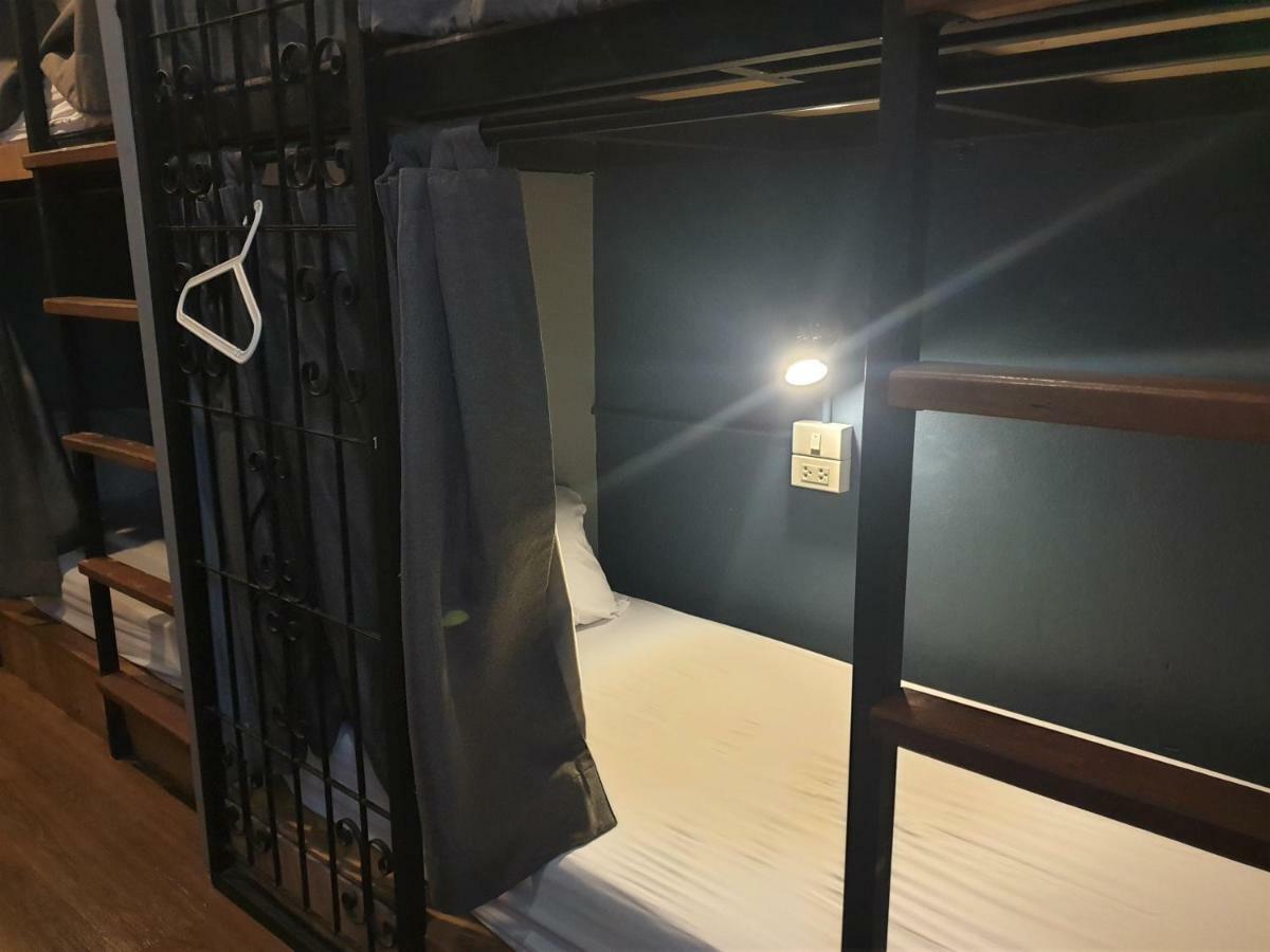 Silom Space Hostel Bangkok Luaran gambar